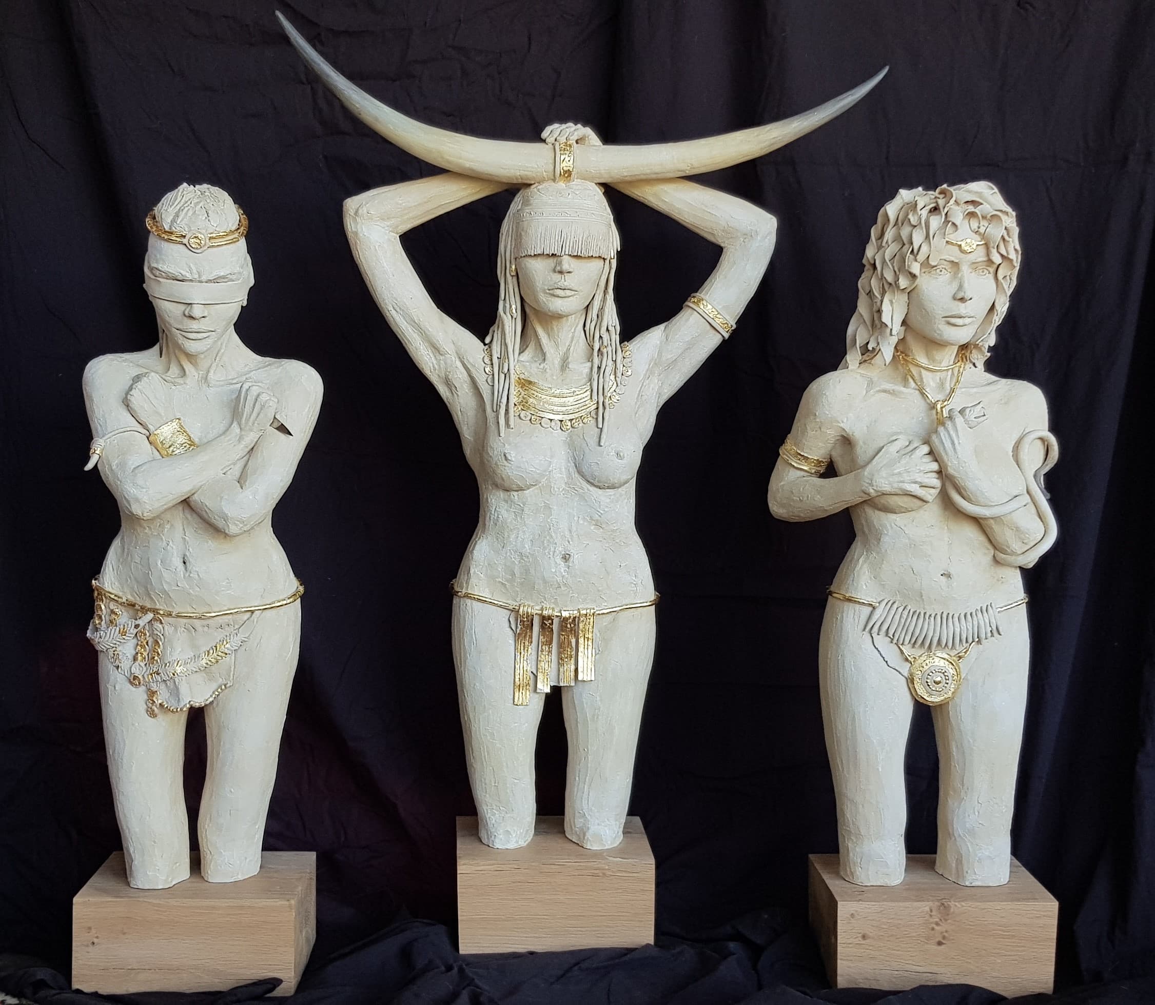Trio de sculpture.
